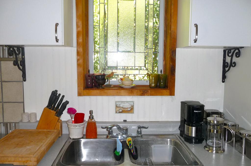 Magnolia Petal Bed & Breakfast Fernwood ภายนอก รูปภาพ