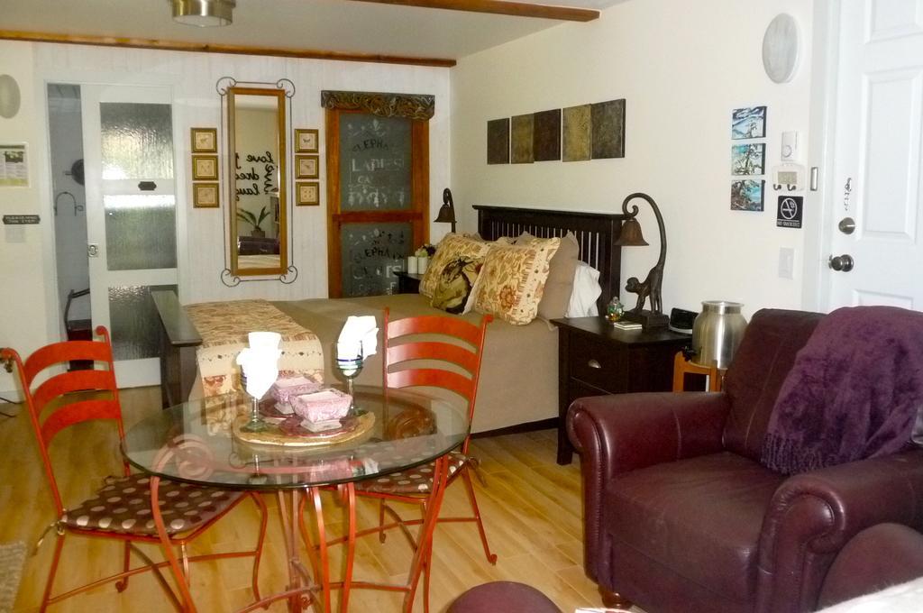 Magnolia Petal Bed & Breakfast Fernwood ภายนอก รูปภาพ